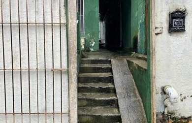 Imagem 3: Casa térrea com escada para acesso em vila - Não precisa de Fiador e...