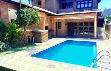 Imagem: A casa em condomínio possui 4 Dormitórios, 4 Banheiros, 4