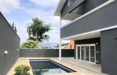 Imagem: A casa em condomínio possui 4 Dormitórios, 5 Banheiros, 4