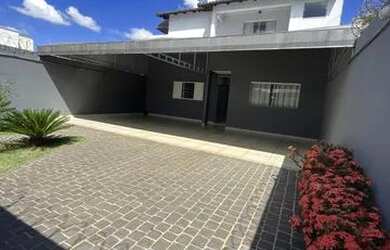 Imagem: A casa possui 5 Dormitórios, 4 Banheiros, 5 Vagas na garagem