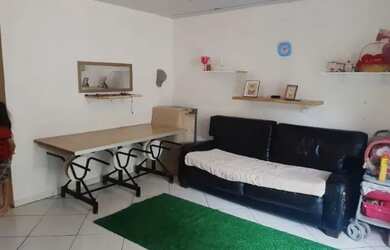 Imagem: A casa possui 1 Dormitório, 1 Banheiro e está localizado