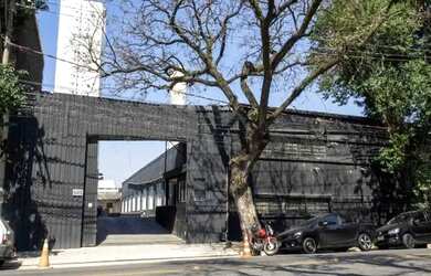 Imagem: O depósito possui 5 Vagas na garagem, 2.000m² de Área e