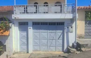 Imagem: A casa possui 3 Dormitórios, 3 Banheiros, 1 Vaga na garagem