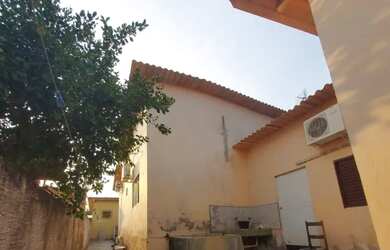 Imagem: A casa possui 3 Dormitórios, 3 Banheiros, 3 Vagas na garagem