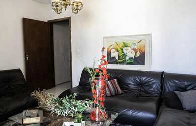 Imagem: A casa à venda possui 4 Dormitórios, 4 Banheiros, 2 Vagas