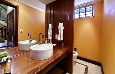 Imagem 15: Lindíssima casa alto padrão no Bairro Nossa Senhora de Lourdes, vendida de Porte