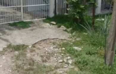 Imagem: A casa possui 4 Dormitórios, 1 Banheiro, 2 Vagas na garagem