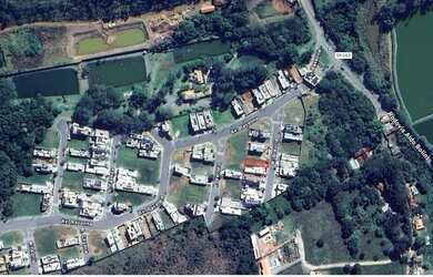 Imagem: O terreno possui 300m² de Área e está localizado em Bom