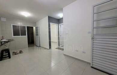 Imagem: A casa possui 2 Dormitórios, 1 Banheiro, 2 Vagas na garagem