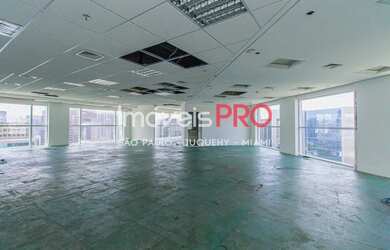 Imagem: O depósito possui 5 Vagas na garagem, 374m² de Área e está