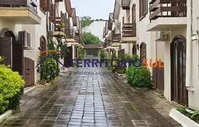 Imagem: A casa em condomínio possui 3 Dormitórios, 2 Banheiros, 1