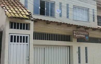 Imagem: A casa possui 3 Dormitórios, 3 Banheiros, 1 Vaga na garagem