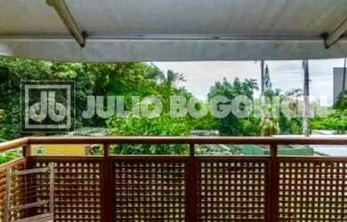 Imagem: A casa em condomínio possui 4 Dormitórios, 5 Banheiros, 2