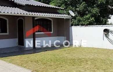 Imagem: A casa possui 2 Dormitórios, 3 Banheiros, 4 Vagas na garagem