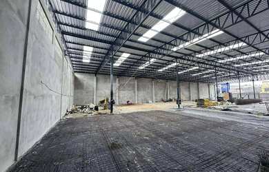 Imagem: O depósito possui 5 Vagas na garagem, 1.600m² de Área e