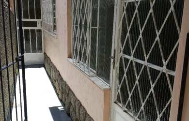 Imagem: A casa possui 1 Dormitório, 1 Banheiro, 1 Vaga na garagem e