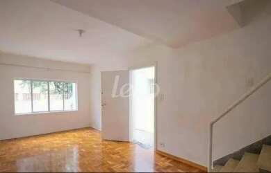 Imagem: A casa possui 2 Dormitórios, 1 Banheiro, 2 Vagas na garagem