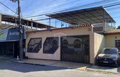 Imagem: A casa possui 4 Dormitórios, 5 Banheiros, 2 Vagas na garagem