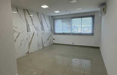 Imagem: O depósito possui 1 Vaga na garagem, 25m² de Área e está