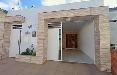 Imagem: A casa possui 3 Dormitórios, 2 Banheiros, Imóvel mobiliado