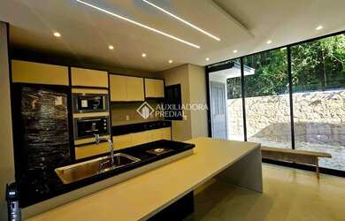 Imagem 5: CASA TRIPLEX A VENDA - MOBILIADA, BAIRRO CACHOEIRA DO BOM JESUS