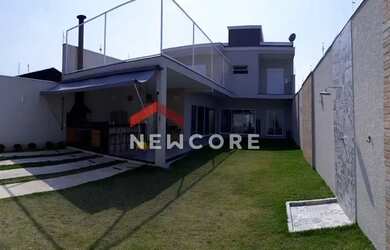 Imagem: A casa possui 3 Dormitórios, 4 Banheiros, 4 Vagas na garagem