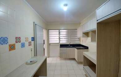 Imagem 7: Amplo apartamento semi mobiliado 3 dormitórios, 1 suíte, com garagem no bairro Nª Sª de Fá