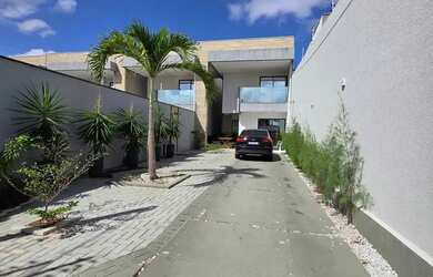 Imagem: A casa possui 4 Dormitórios, 5 Banheiros, 5 Vagas na garagem