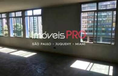 Imagem: O apartamento possui 4 Dormitórios, 2 Banheiros, 3 Vagas na