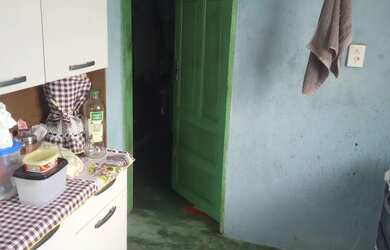 Imagem: A casa possui 4 Dormitórios, 2 Banheiros, 2 Vagas na garagem