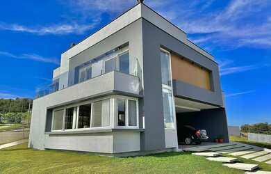 Imagem: A casa em condomínio possui 3 Dormitórios, 4 Banheiros, 2