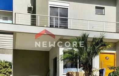 Imagem: A casa em condomínio possui 3 Dormitórios, 4 Banheiros, 3