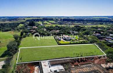 Imagem: O terreno possui 10100m² de Área e está localizado em Porto