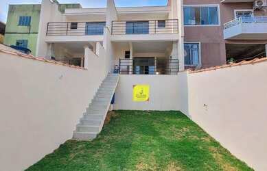 Imagem: A casa possui 2 Dormitórios, 3 Banheiros, 2 Vagas na garagem