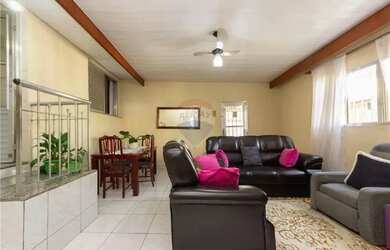 Imagem: A casa possui 3 Dormitórios, 1 Banheiro, 480m² de Área e