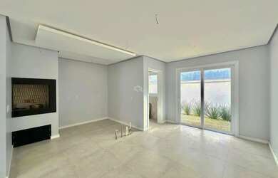 Imagem: A casa possui 3 Dormitórios, 2 Banheiros, 2 Vagas na garagem