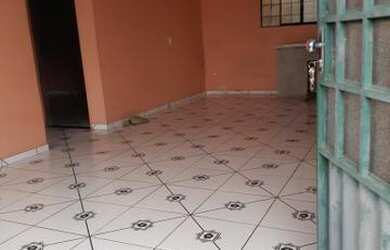 Imagem: A casa possui 2 Dormitórios, 1 Banheiro, 1 Vaga na garagem