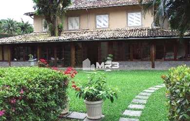 Imagem: A casa em condomínio possui 4 Dormitórios, 5 Banheiros, 2