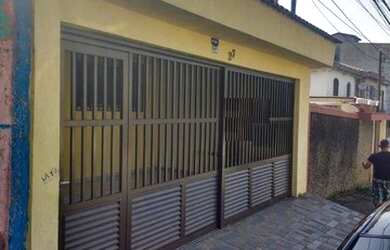 Imagem: A casa possui 3 Dormitórios, 2 Banheiros, 2 Vagas na garagem