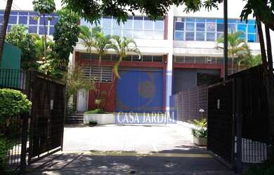 Imagem: O depósito possui 4 Vagas na garagem, 1.050m² de Área e