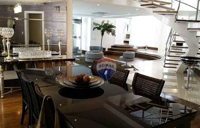 Imagem: A casa em condomínio possui 5 Dormitórios, 5 Banheiros, 5