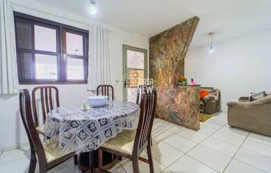 Imagem: A casa possui 4 Dormitórios, 2 Banheiros, 1 Vaga na garagem