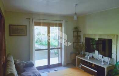 Imagem: A casa possui 2 Dormitórios, 1 Banheiro, 1 Vaga na garagem