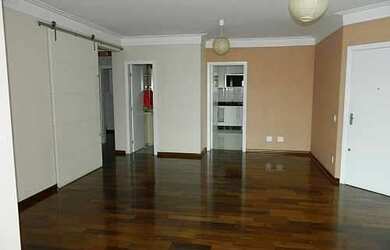 Imagem: O apartamento possui 3 Dormitórios, 1 Banheiro, 2 Vagas na