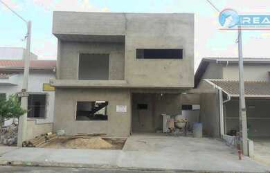 Imagem: A casa em condomínio possui 3 Dormitórios, 3 Banheiros, 4