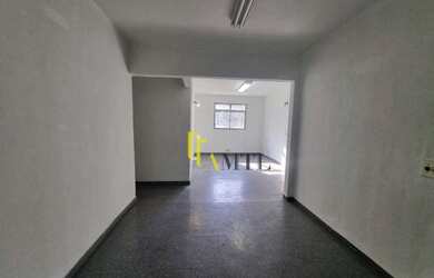 Imagem: O depósito possui 2 Vagas na garagem e 90m² de Área e está