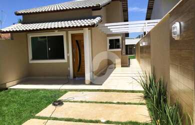 Imagem: A casa possui 3 Dormitórios, 2 Banheiros, 2 Vagas na garagem