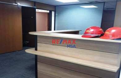 Imagem: O depósito possui 5 Vagas na garagem, 150m² de Área e está