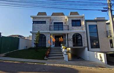 Imagem: A casa em condomínio possui 4 Dormitórios, 5 Banheiros, 5