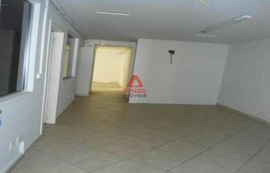 Imagem: O depósito possui 240m² de Área e está localizado em Santo